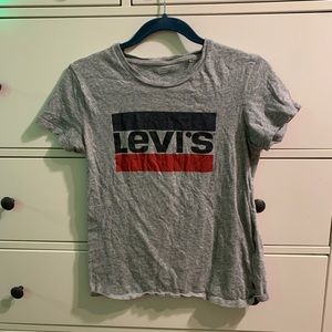 LEVI’S graphic t